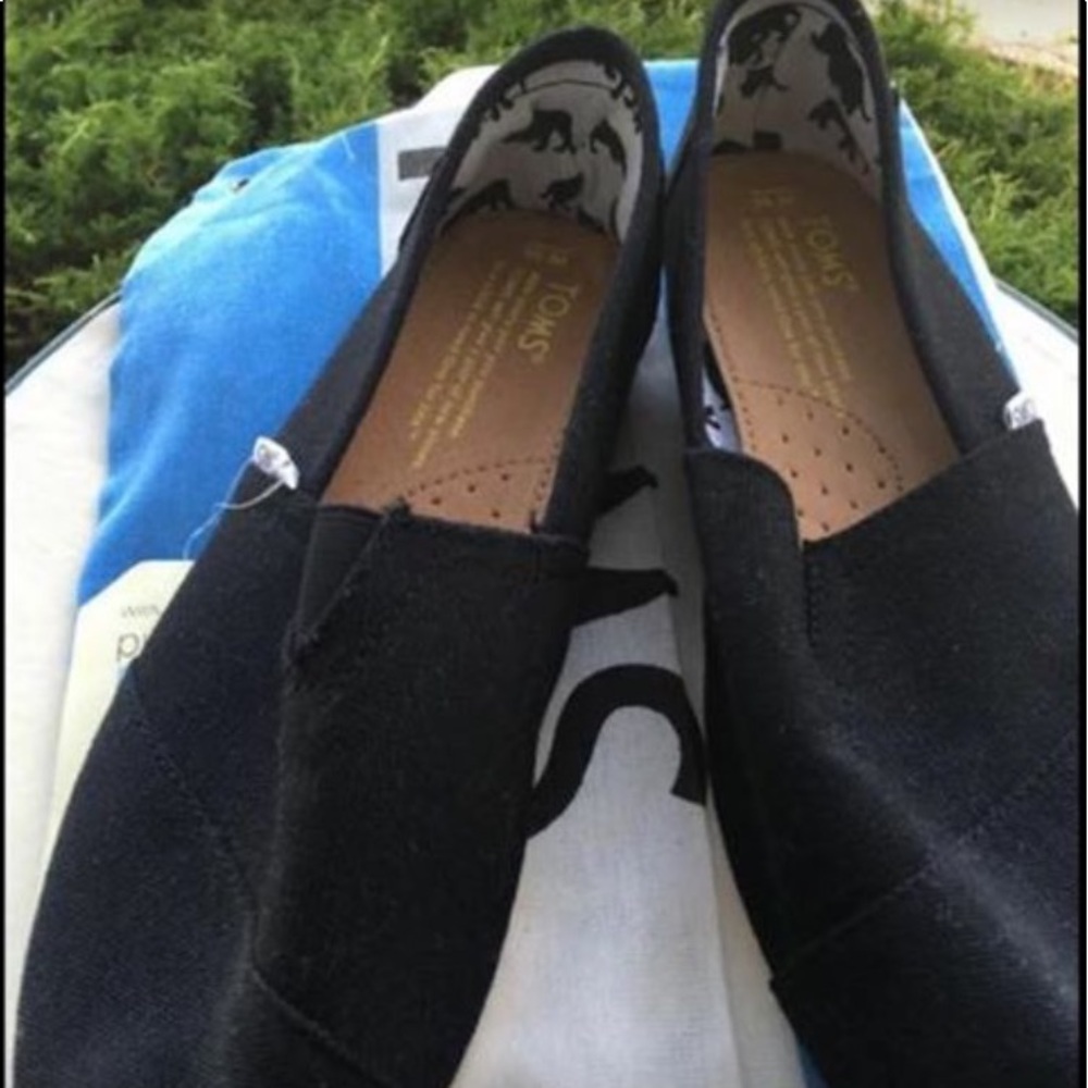 Women's Toms 10